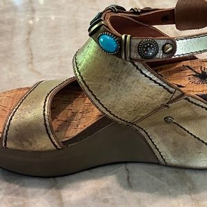 COPY - OTBT LAYOVER HEELED SANDAL/WEDGE